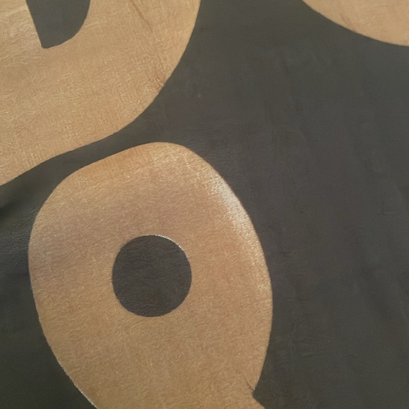 🤩 Dolce & Gabbana vintage black & tan logo scarf. Estate sale find - good cond. - Picture 7 of 8